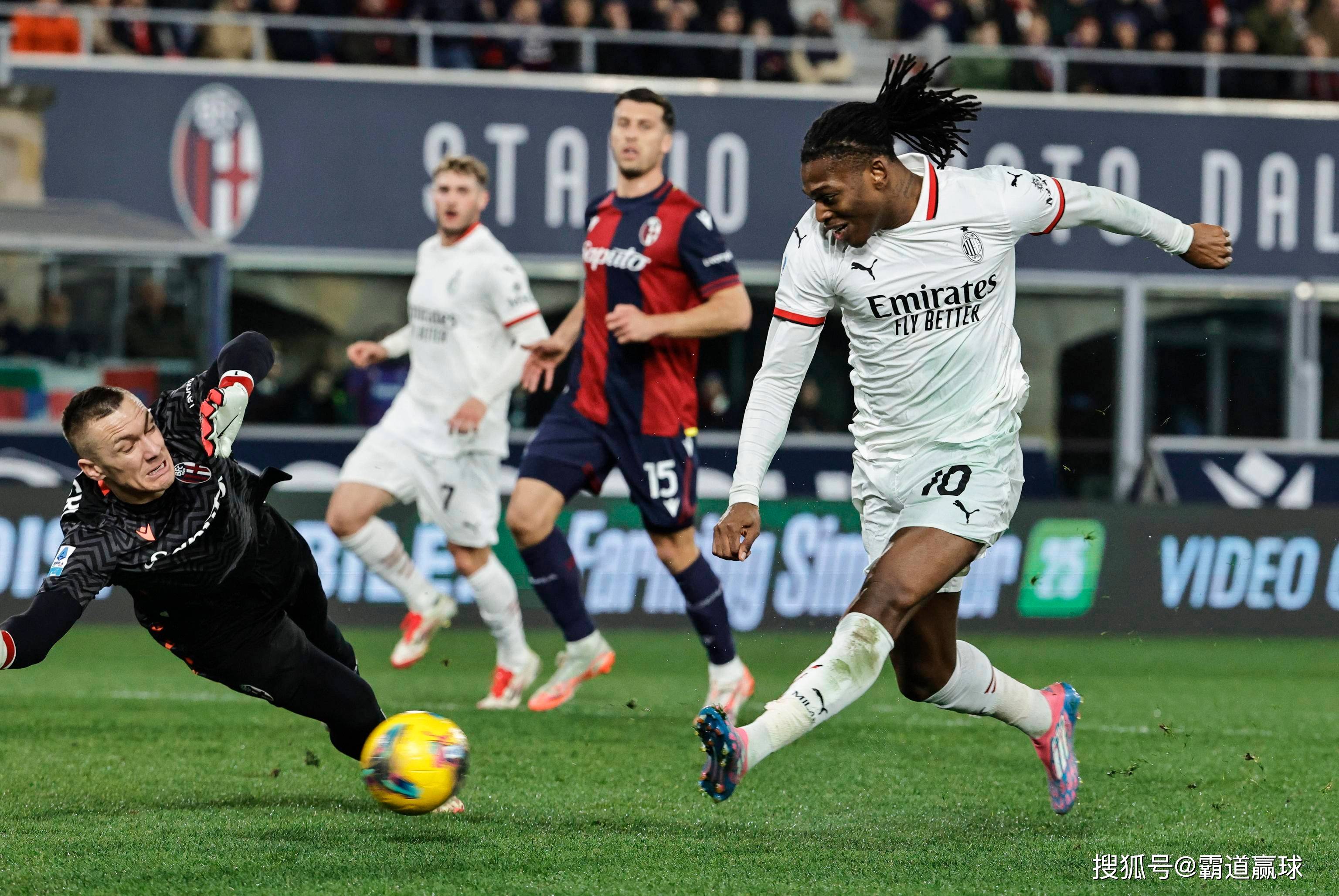 包含赛前体能课后；AC米兰主帅复盘备战意大利杯；话题不断；阵容厚度经受考验的词条